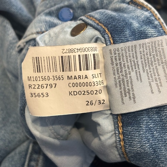 Mavi Maria Hem Slit High Rise
Flare Jean size 26 × 32. Great condition! - Picture 12 of 16